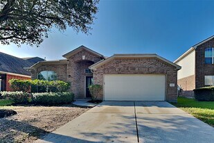 21542 Kings Bend Dr in Kingwood, TX - Building Photo