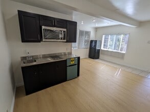 328 S Almont Dr in Beverly Hills, CA - Building Photo - Building Photo