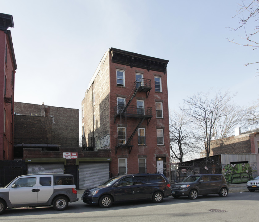 48 Adelphi St in Brooklyn, NY - Building Photo