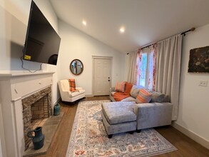 105 Kirby St in Greer, SC - Foto de edificio - Building Photo