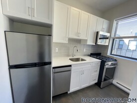 77 Park Dr in Boston, MA - Building Photo