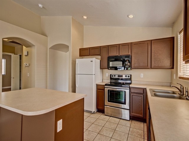 15642 N Naegel Dr in Surprise, AZ - Building Photo - Building Photo