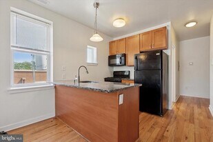 2128 N 17th St in Philadelphia, PA - Building Photo