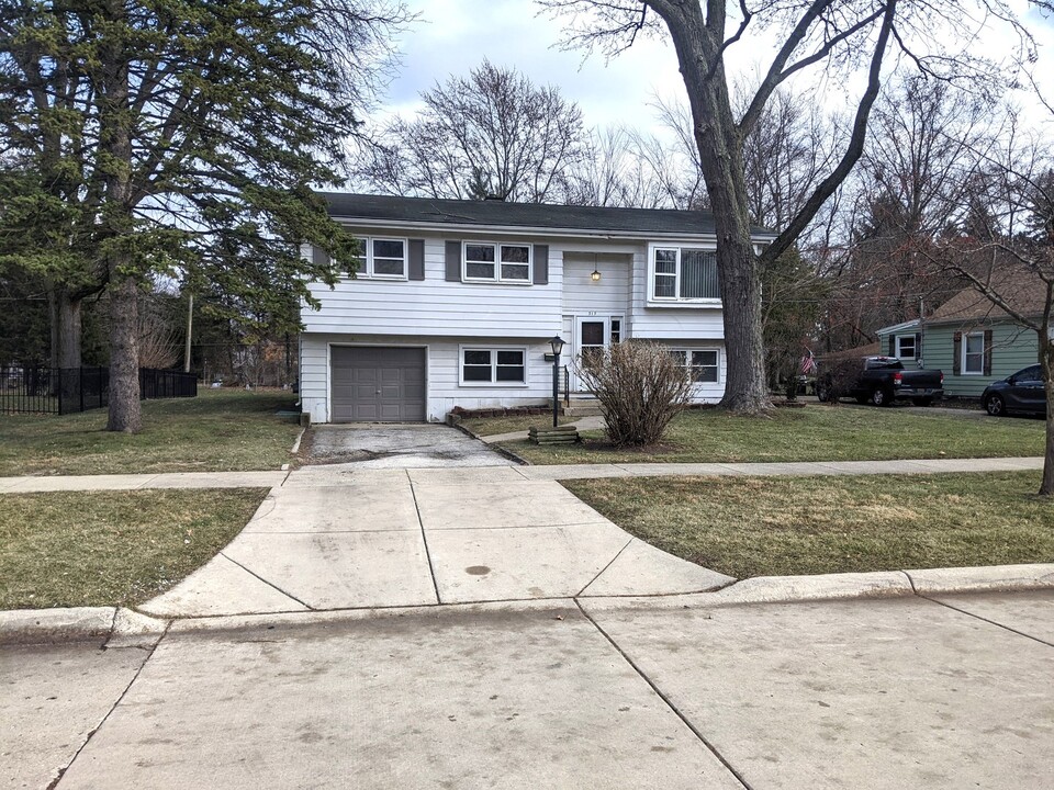 319 S Fairfield Ave in Lombard, IL - Building Photo