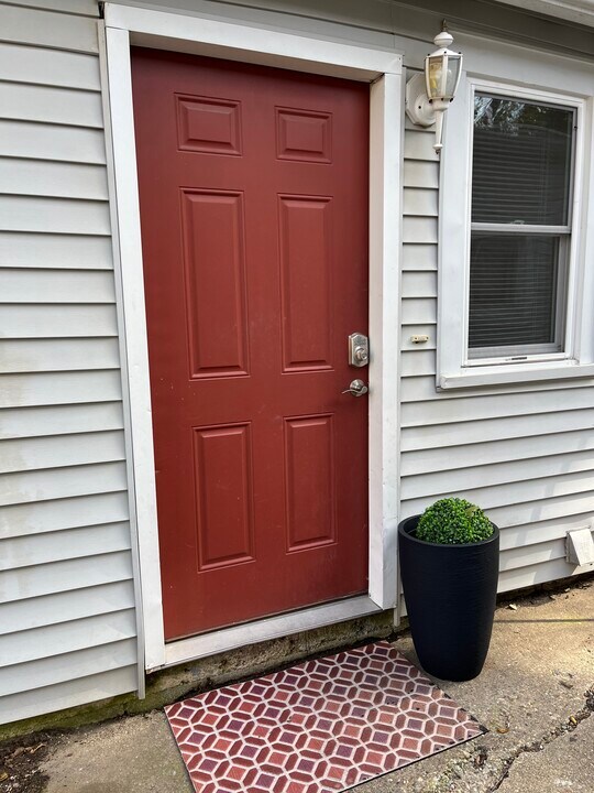 270 Avon Ave, Unit 1 in Plainfield, IN - Foto de edificio