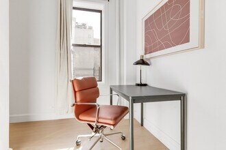 244 W 72nd St in New York, NY - Building Photo - Building Photo