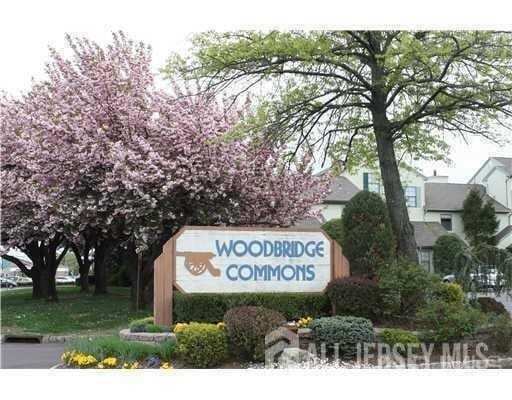 1306 Woodbridge Commons Way in Iselin, NJ - Building Photo