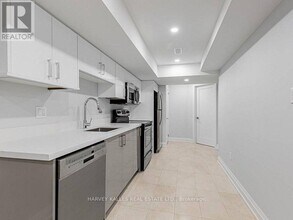 987 Avenue Rd in Toronto, ON - Building Photo - Building Photo