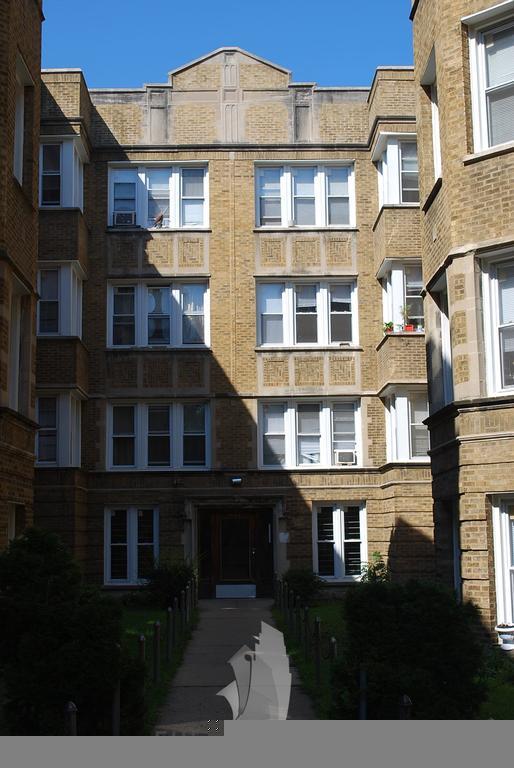 1641 W Pratt Blvd, Unit 401A in Chicago, IL