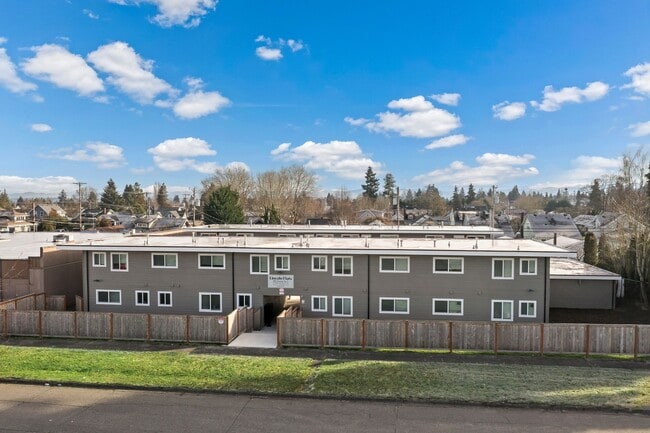 Fully Remodeled, Modern Living Inside  and  in Tacoma,  WA in Tacoma, WA - Foto de edificio - Building Photo