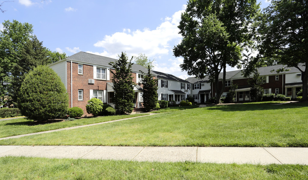 New Milford Estates | New Milford, NJ Apartments