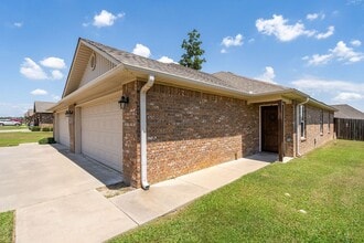 1118 Springhill Rd in Fort Smith, AR - Foto de edificio - Building Photo