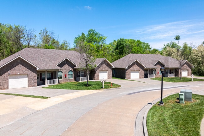Grandview Estates in Independence, MO - Foto de edificio - Primary Photo