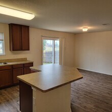 330 Broken Bow in Krum, TX - Building Photo - Building Photo