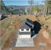 887 Waggoner Rd in Paradise, CA - Building Photo - Building Photo