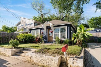 2318 Santa Rosa St in Austin, TX - Building Photo - Building Photo