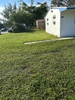 5501 SW 32nd Ct, Unit North Unit in Pembroke Park, FL - Building Photo