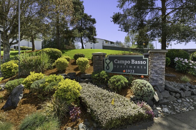 Campo Basso Apartment Homes in Lynnwood, WA - Foto de edificio - Building Photo