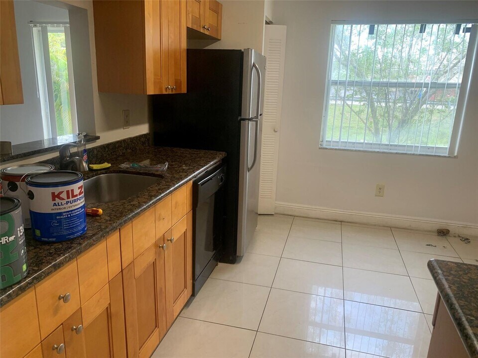 10641 NW 45th St in Coral Springs, FL - Building Photo