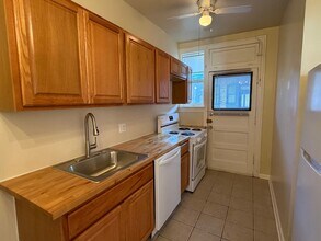 1343 W Touhy Ave in Chicago, IL - Building Photo - Building Photo