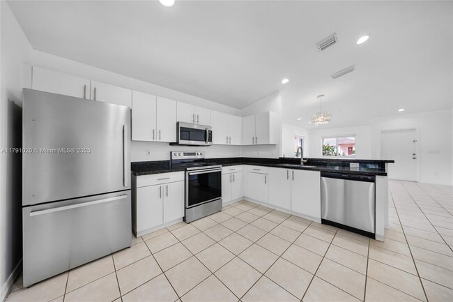 709 NW 208th Way in Pembroke Pines, FL - Building Photo - Building Photo