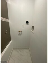 32 Dickerson St in Newark, NJ - Building Photo - Building Photo