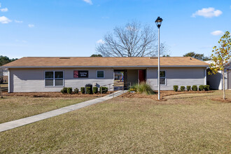 Meadowwood Apartments in Tifton, GA - Building Photo - Building Photo