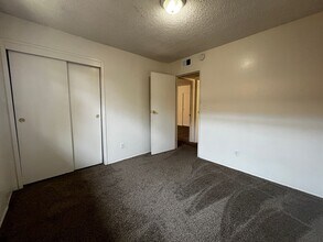 2625 Loch Fern Ct in Bakersfield, CA - Building Photo - Building Photo