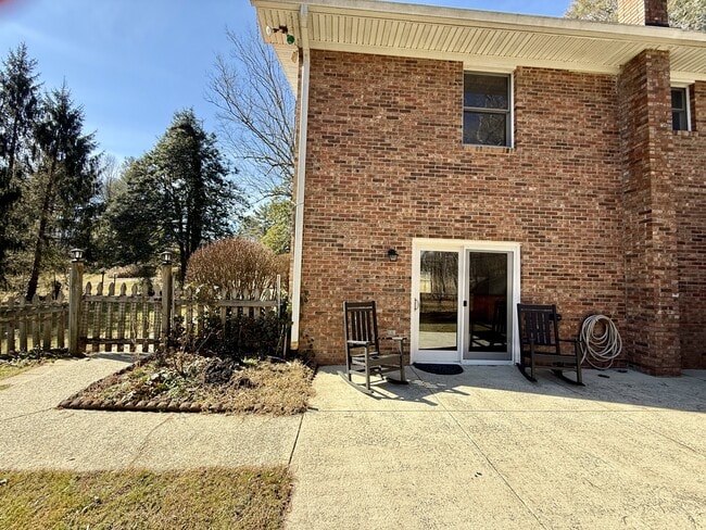 property at 5 Shadow Valley Dr