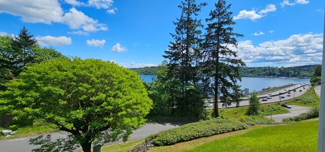 2251 High View Ln NW in Bremerton, WA - Building Photo - Building Photo