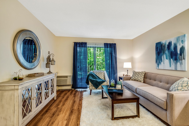 Ramblewood Apartments in Holbrook, MA - Building Photo - Building Photo