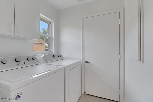 property at 3661 Sunland Ln
