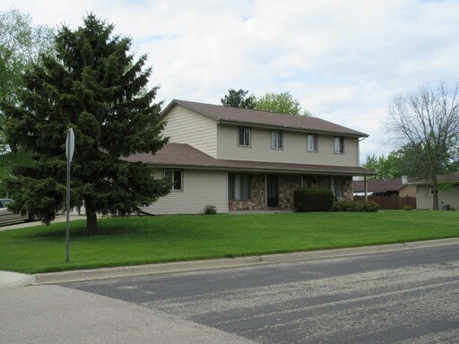 605-607 Margate Dr in Janesville, WI - Building Photo