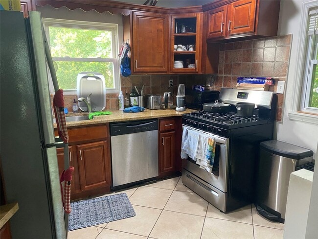 122 Combs Ave in Woodmere, NY - Building Photo - Building Photo