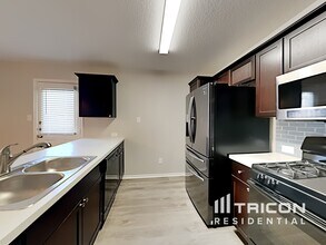 8730 Segura Wy in San Antonio, TX - Foto de edificio - Building Photo