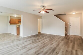 6511 McCharen Ct in Houston, TX - Foto de edificio - Building Photo