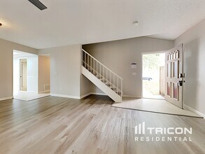 4715 Grove Point Dr in Tampa, FL - Building Photo - Building Photo