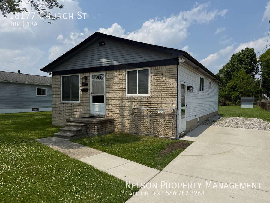 18177 Church St in Roseville, MI - Building Photo