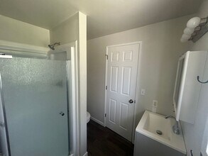 1320 Summers Ln in Klamath Falls, OR - Building Photo - Building Photo