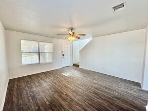 18 Beacon Bay in San Antonio, TX - Building Photo - Building Photo