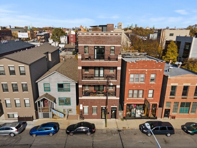 2338 W Grand Ave, Unit G05C in Chicago, IL - Foto de edificio - Building Photo