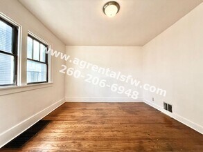 4129 S Clinton St in Fort Wayne, IN - Building Photo - Building Photo