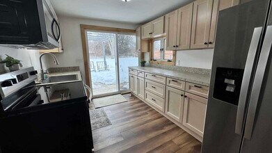 21 1st Ave in Easthampton, MA - Building Photo - Building Photo