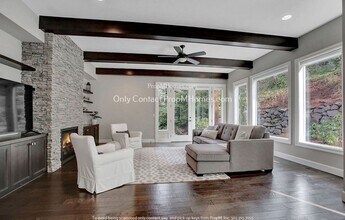 18958 Bryant Rd in Lake Oswego, OR - Building Photo - Building Photo