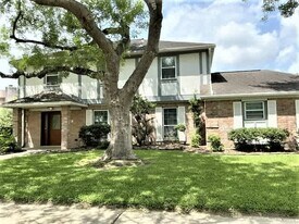 105 St Andrews Dr in Friendswood, TX - Building Photo