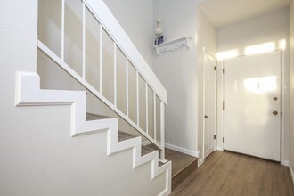 8180 Manitoba St, Unit 334 in Playa Del Rey, CA - Building Photo - Building Photo
