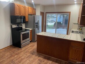 239 Oxford Lake Dr in Oxford, MI - Building Photo - Building Photo