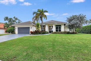 3317 Embassy Dr in West Palm Beach, FL - Building Photo