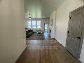 5001 Misty Wood Ln in Mustang, OK - Foto de edificio - Building Photo