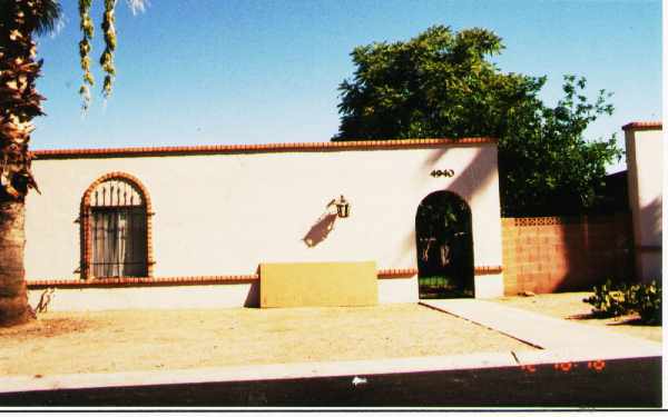 4940-4944 E Holly St in Phoenix, AZ - Building Photo